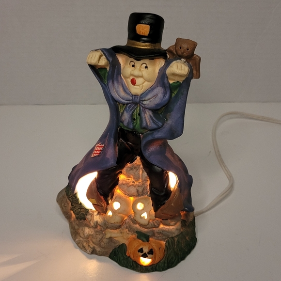 Vintage Lighted Halloween Troll with Skulls Ceramic Excellent - Picture 3 of 15